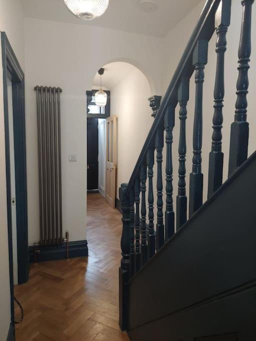 Large Newly Refurbished House Close To Harbour Бристоль Экстерьер фото